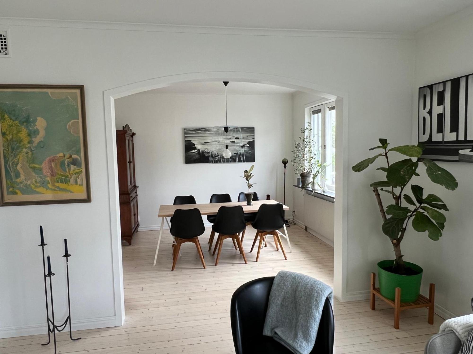 Lägenhet Spacious Three Bed In A Lovely Neighbourhood *